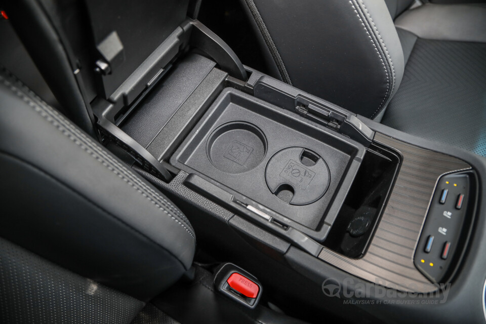 Toyota Harrier XU80 (2021) Interior