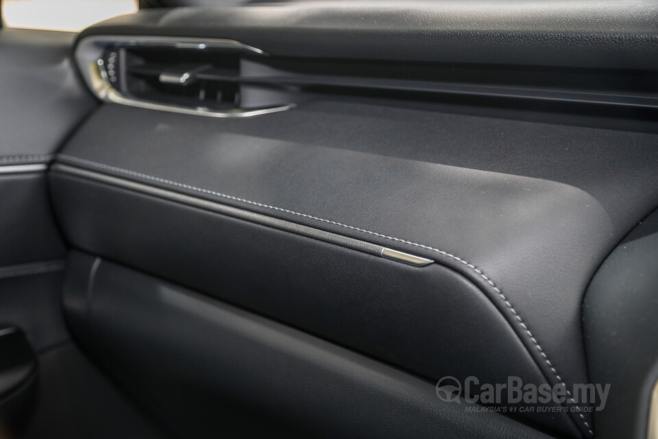 Toyota Harrier XU80 (2021) Interior