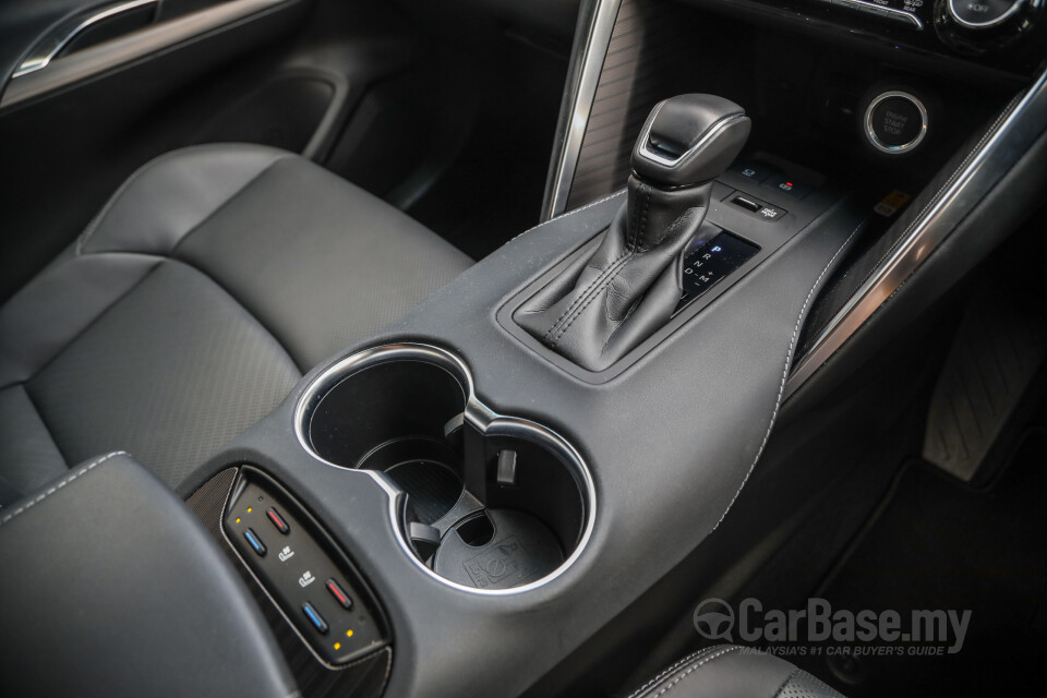 Toyota Harrier XU80 (2021) Interior