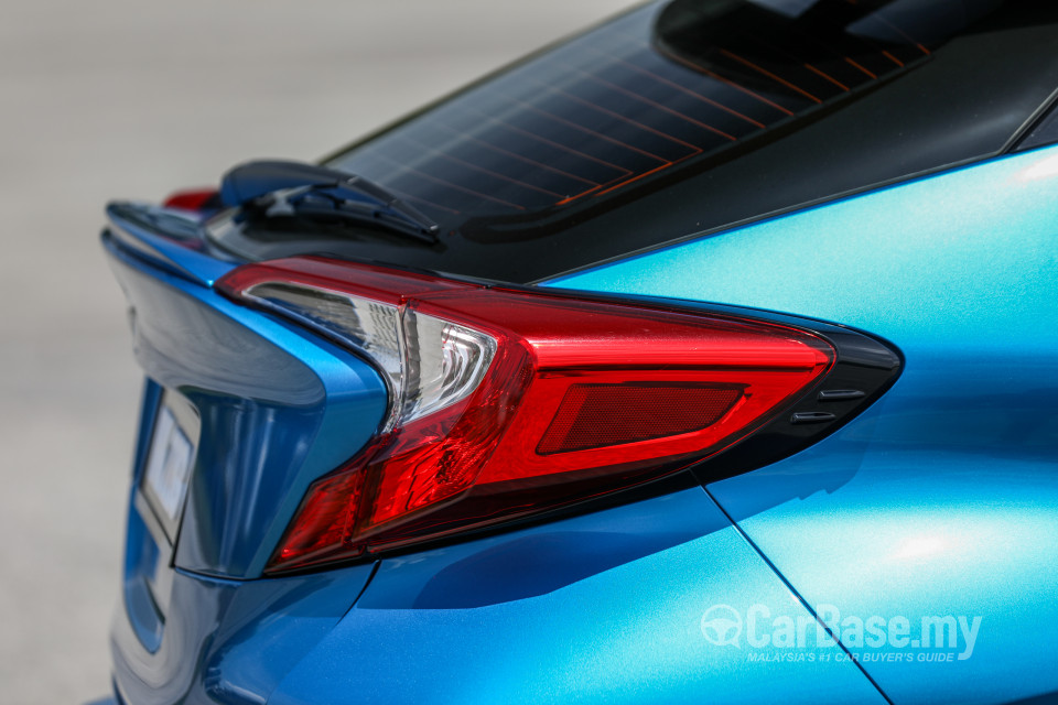 Toyota C-HR Mk1 (2018) Exterior