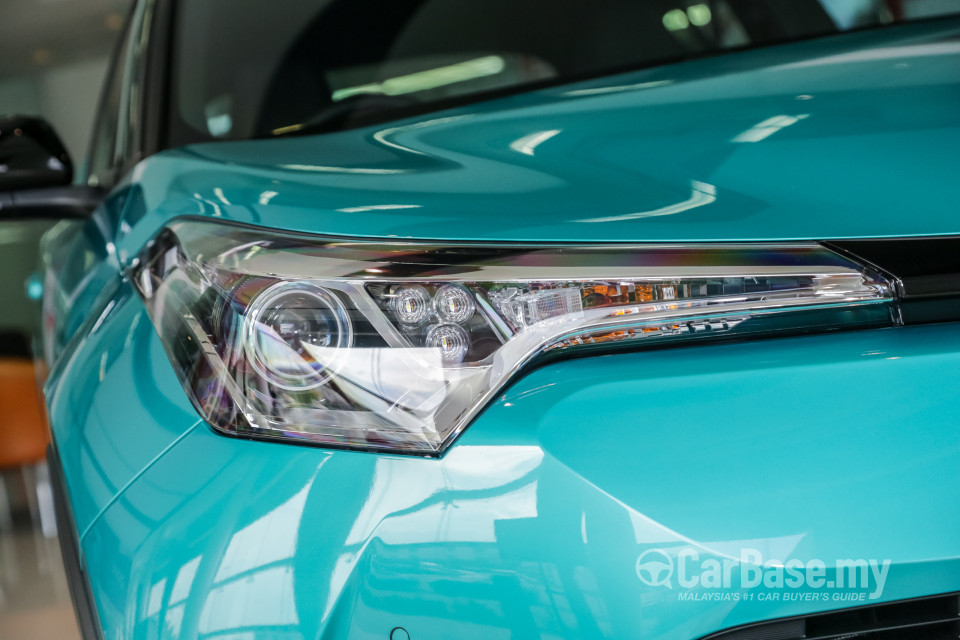Toyota C-HR Mk1 (2018) Exterior