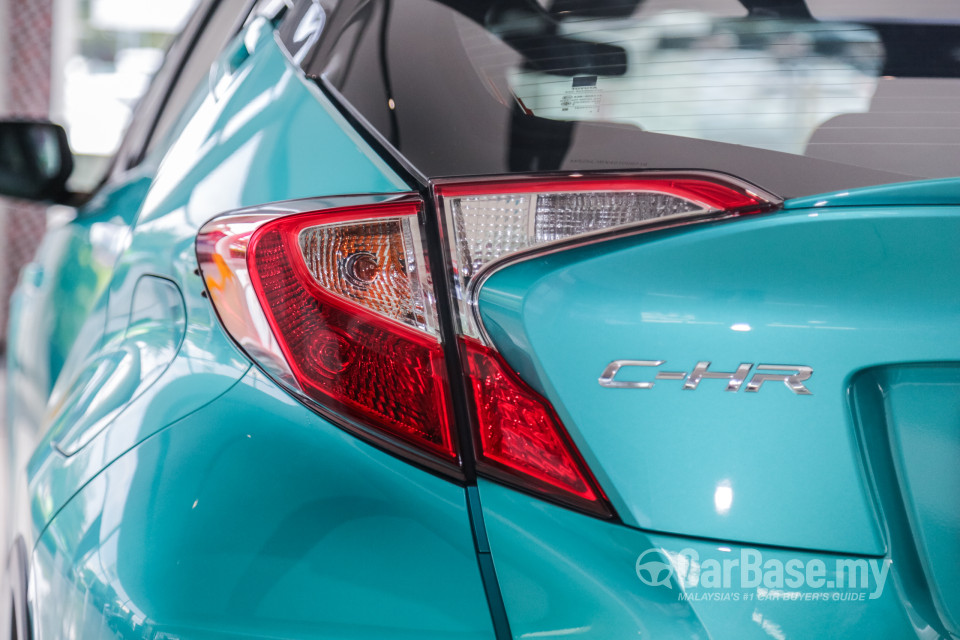 Toyota C-HR Mk1 (2018) Exterior