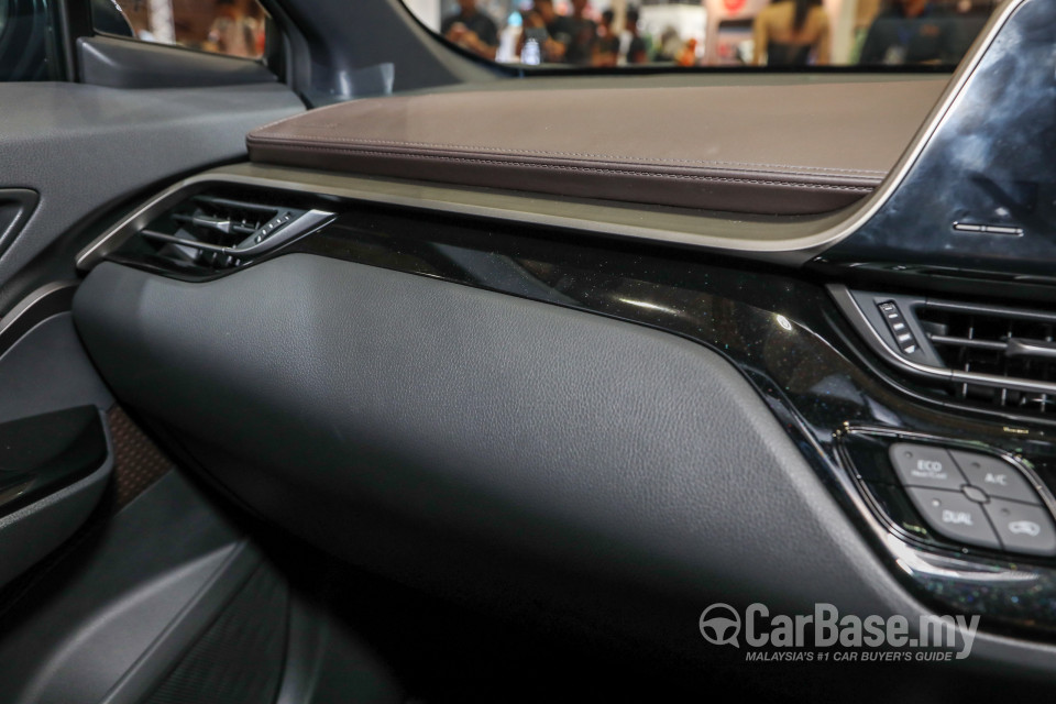 Toyota C-HR Mk1 (2018) Interior