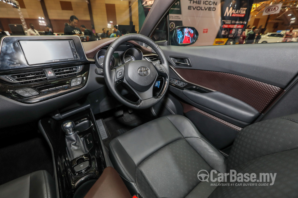 Toyota C-HR Mk1 (2018) Interior