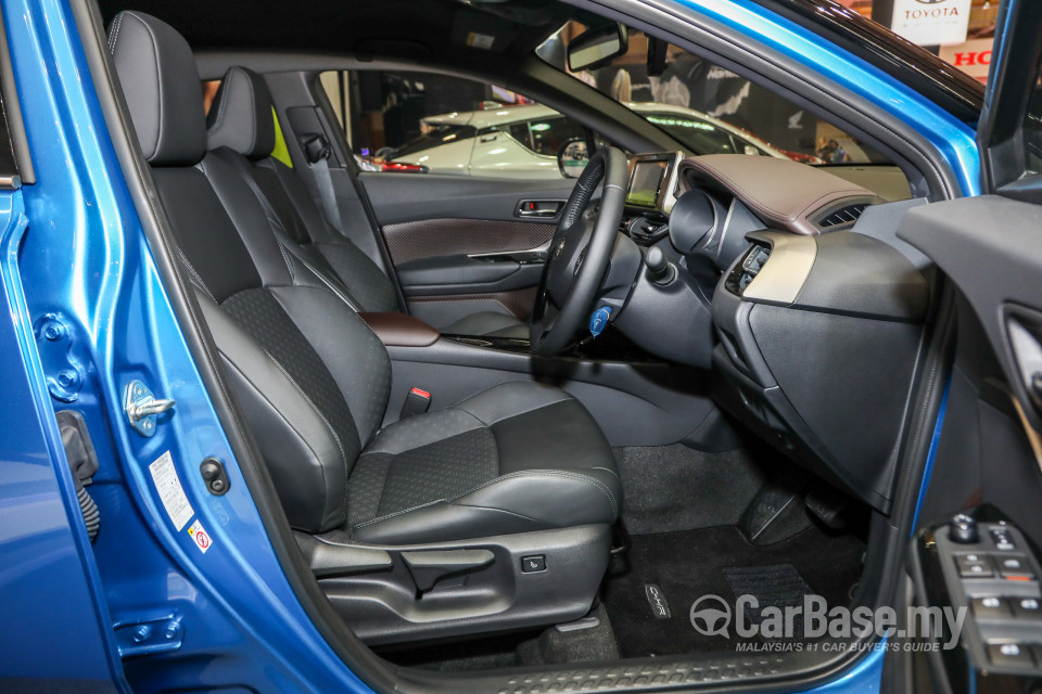Toyota C-HR Mk1 (2018) Interior