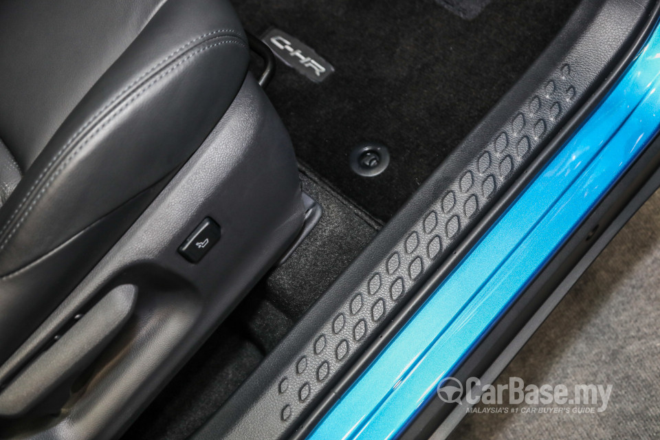 Toyota C-HR Mk1 (2018) Interior