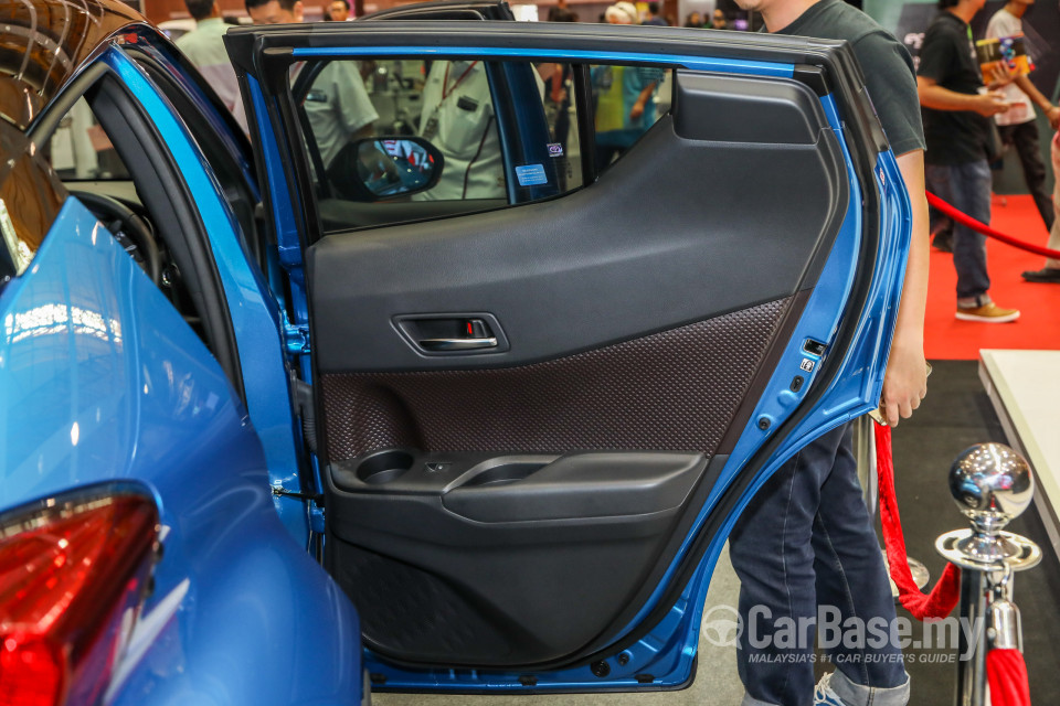 Toyota C-HR Mk1 (2018) Interior