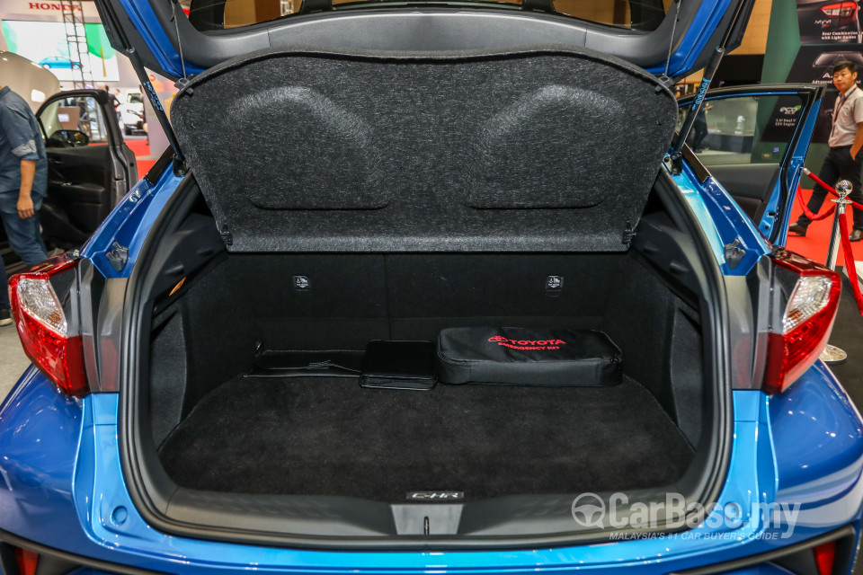 Toyota C-HR Mk1 (2018) Interior