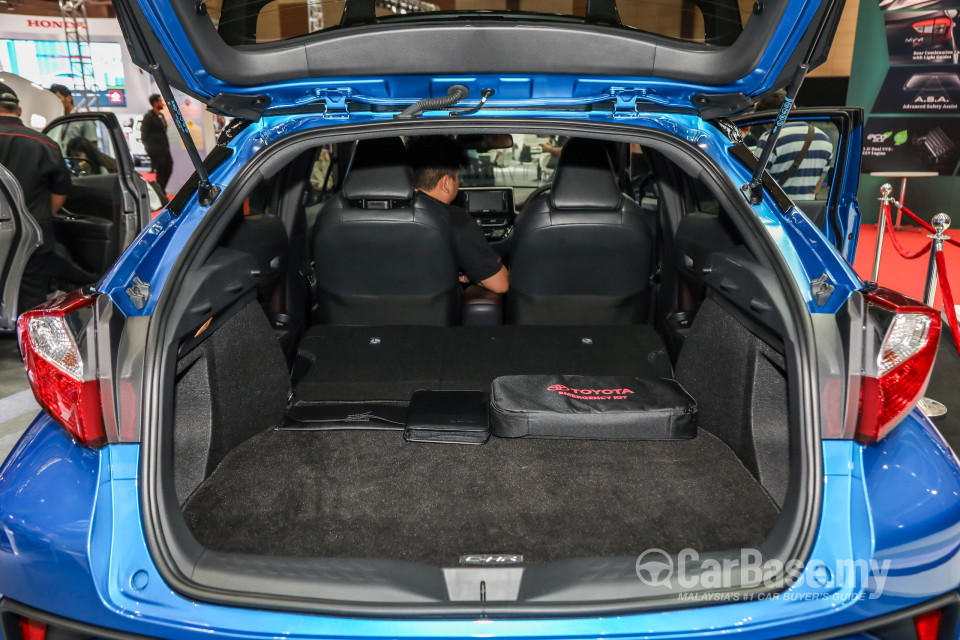 Toyota C-HR Mk1 (2018) Interior