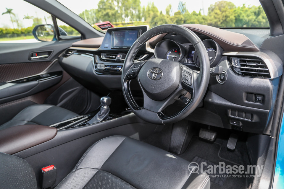 Toyota C-HR Mk1 (2018) Interior