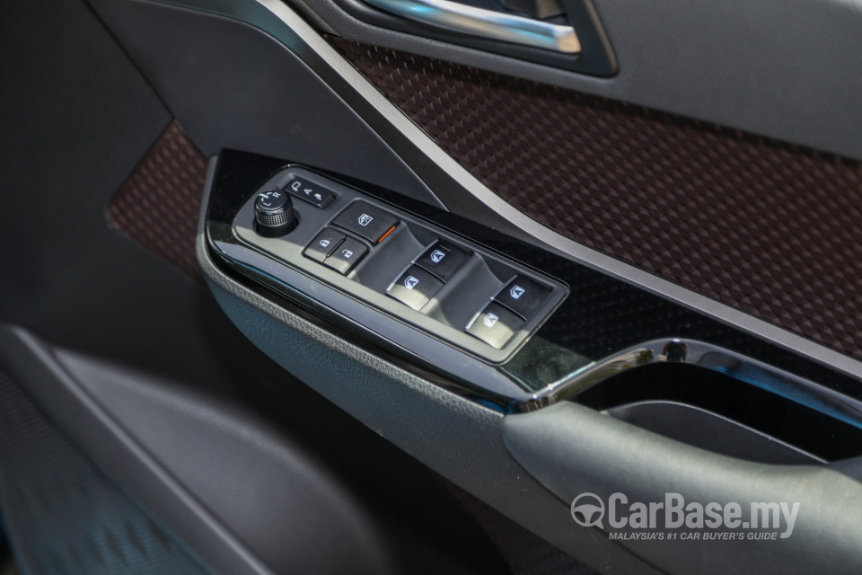 Toyota C-HR Mk1 (2018) Interior