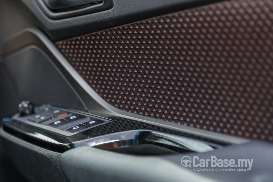 Toyota C-HR Mk1 (2018) Interior