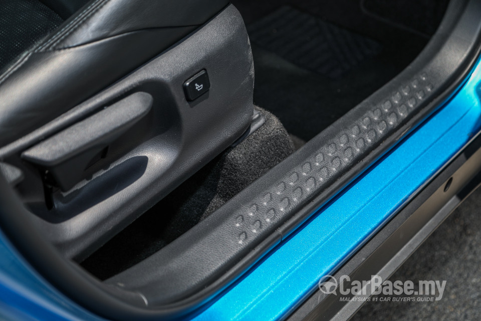 Toyota C-HR Mk1 (2018) Interior