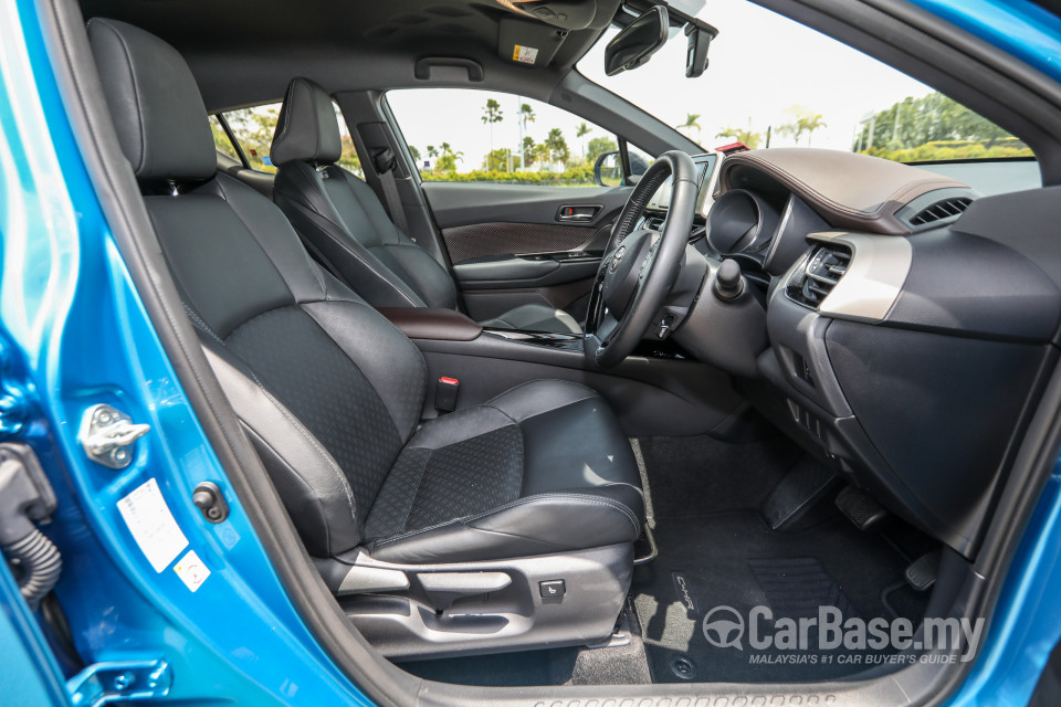 Toyota C-HR Mk1 (2018) Interior