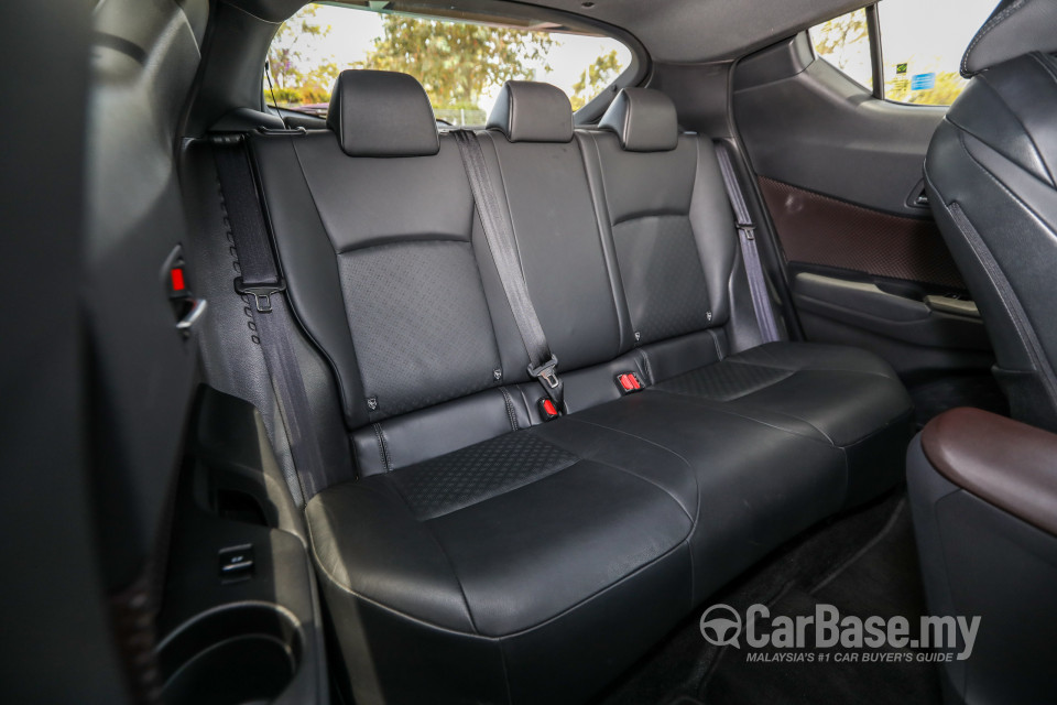 Toyota C-HR Mk1 (2018) Interior