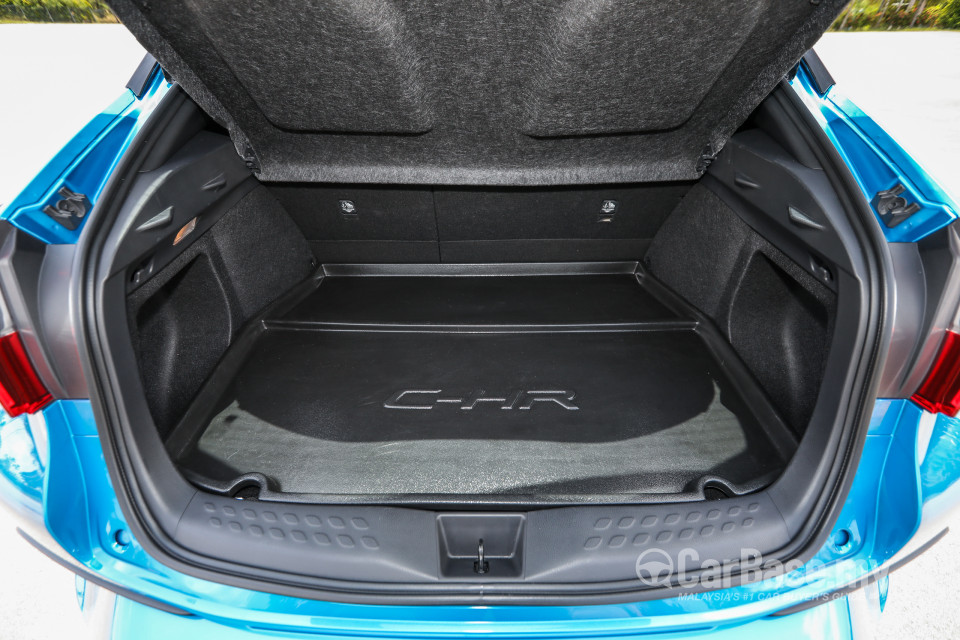 Toyota C-HR Mk1 (2018) Interior