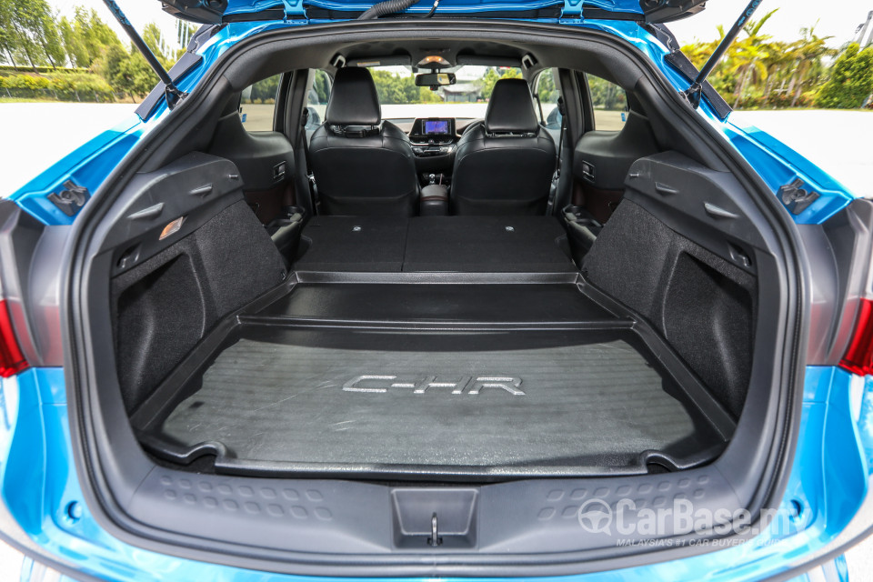 Toyota C-HR Mk1 (2018) Interior