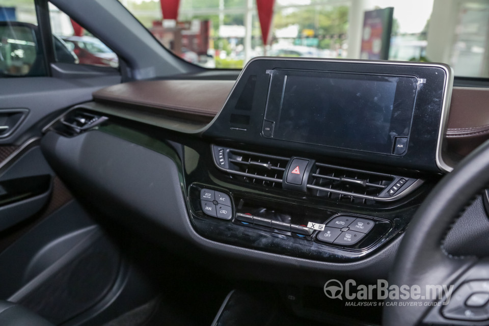 Toyota C-HR Mk1 (2018) Interior