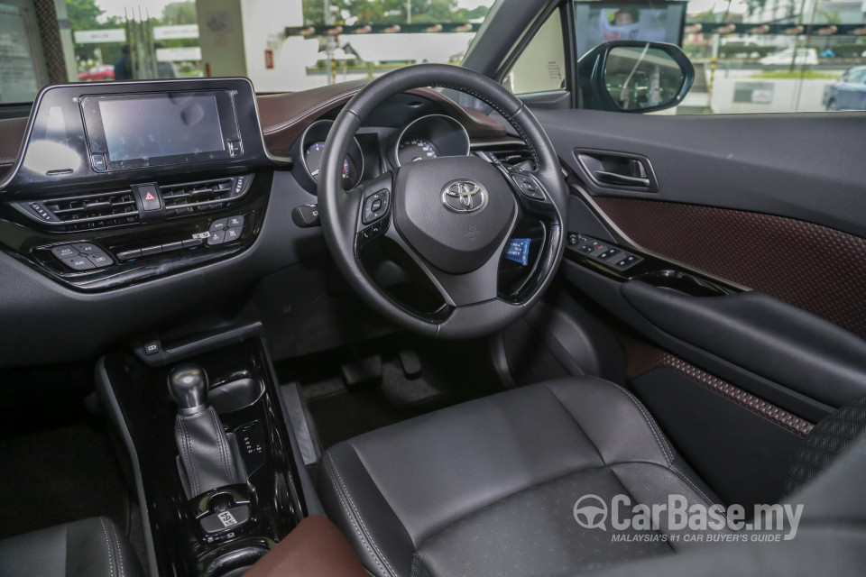 Toyota C-HR Mk1 (2018) Interior