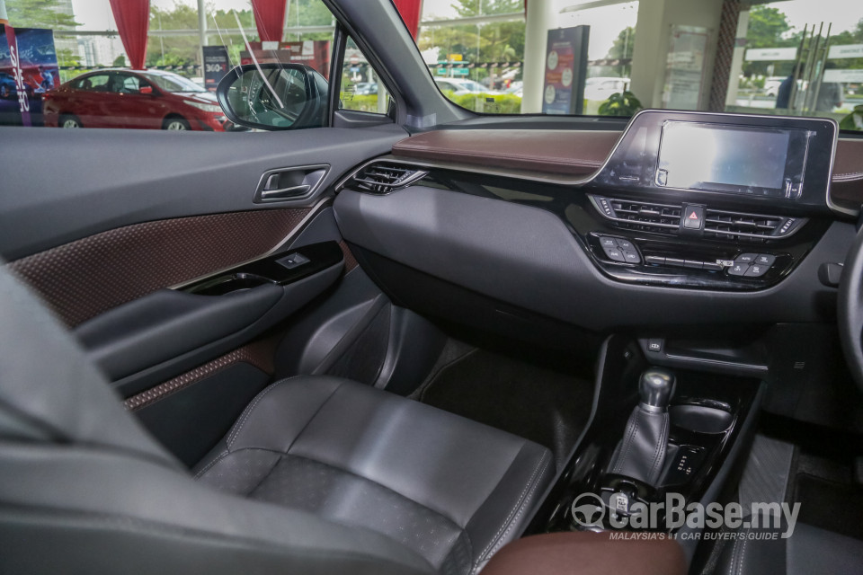 Toyota C-HR Mk1 (2018) Interior