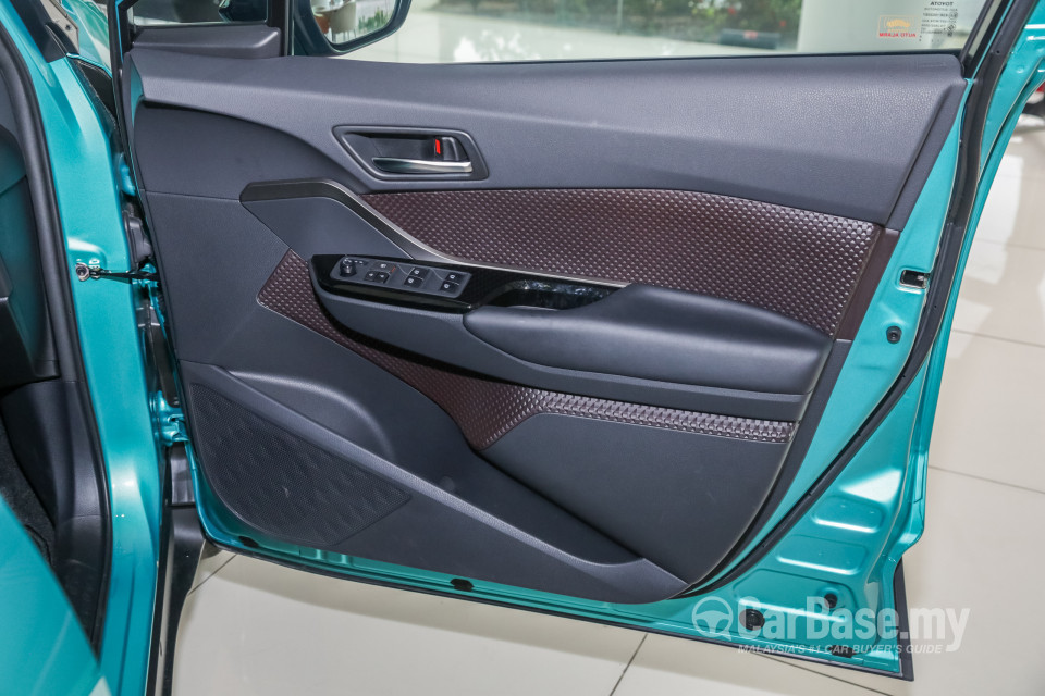 Toyota C-HR Mk1 (2018) Interior