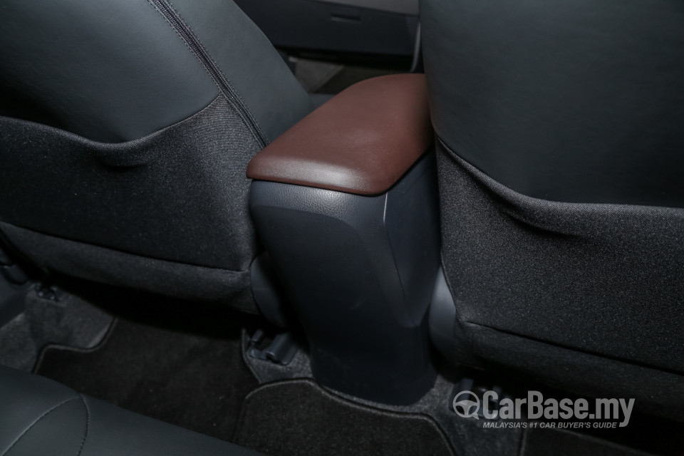 Toyota C-HR Mk1 (2018) Interior