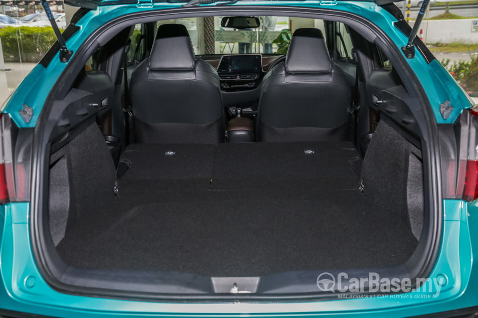 Toyota C-HR Mk1 (2018) Interior