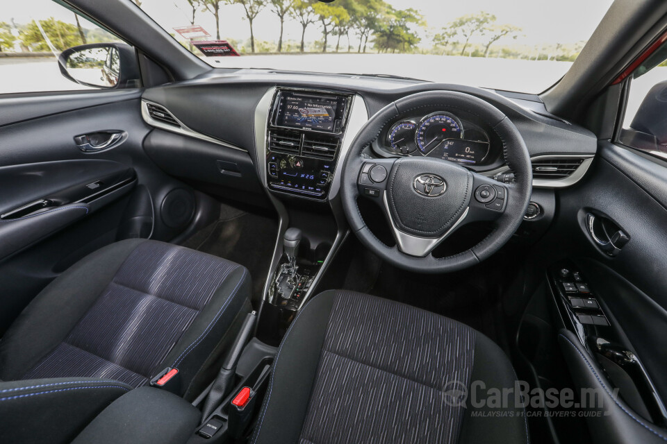 Proton Exora Mk1 RC (2019) Interior