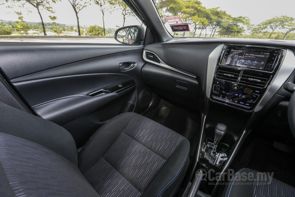 Nissan Navara D23 (2015) Interior