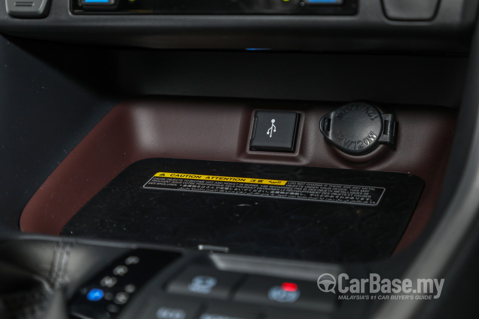Toyota RAV4 XA50 (2020) Interior