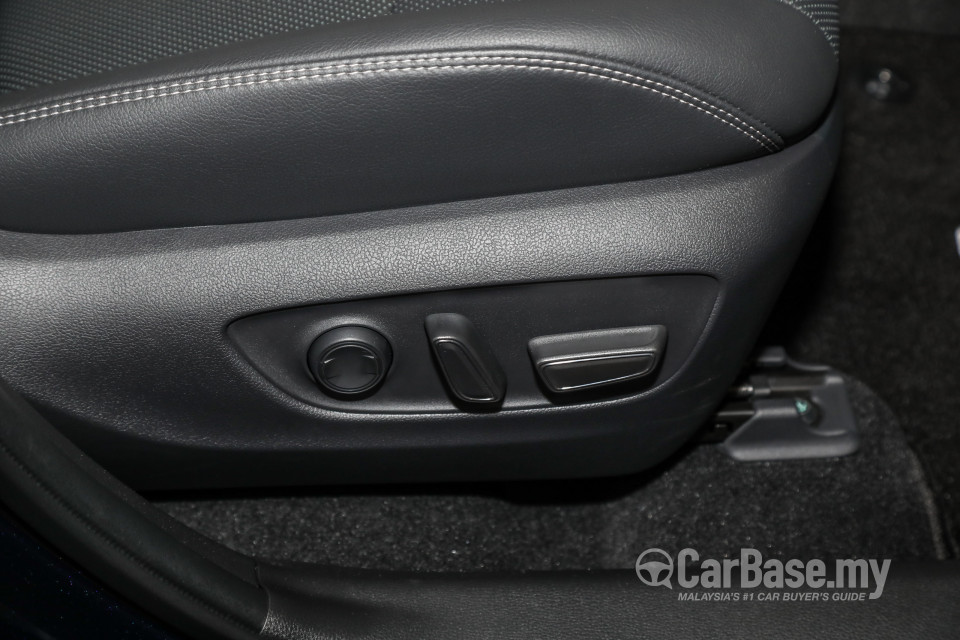 Toyota RAV4 XA50 (2020) Interior