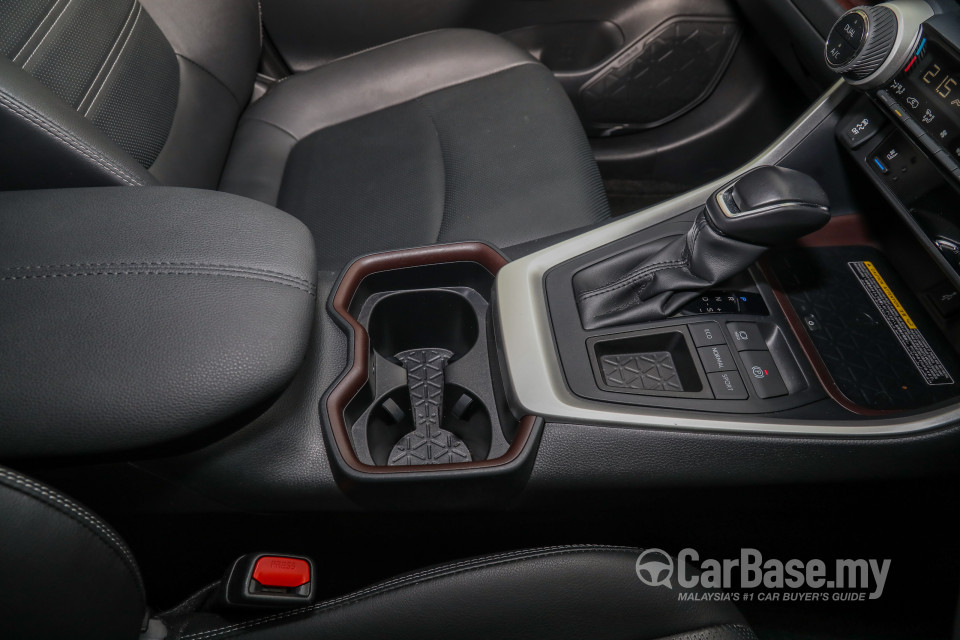 Toyota RAV4 XA50 (2020) Interior