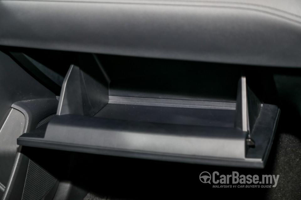 Toyota Corolla Cross XG10 (2021) Interior