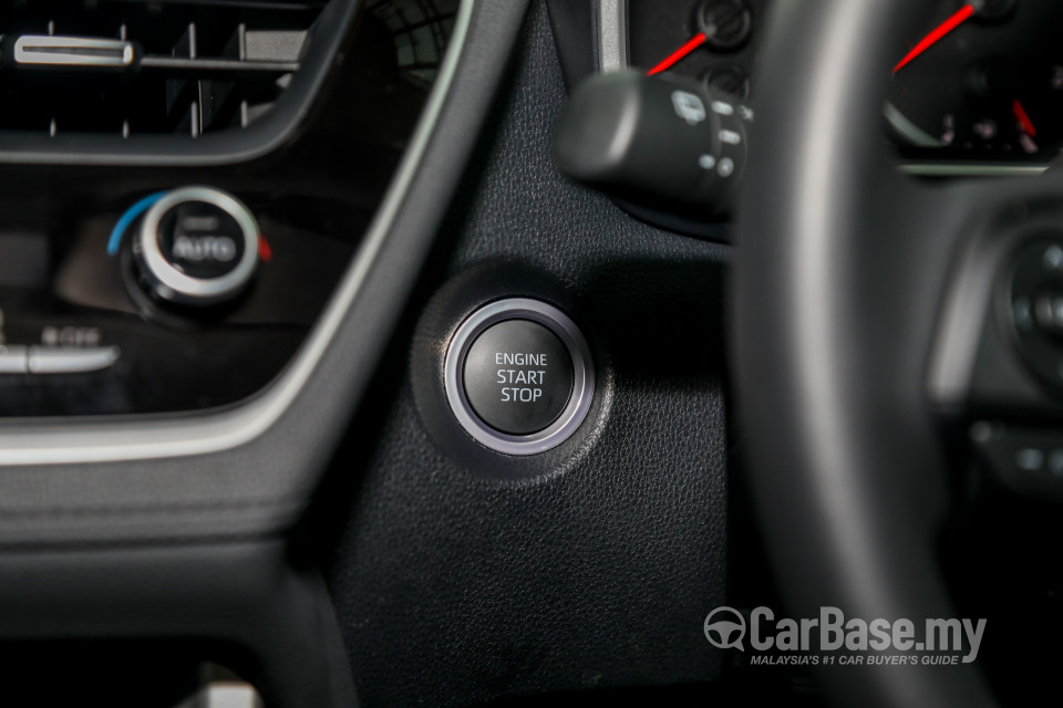 Toyota Corolla Cross XG10 (2021) Interior