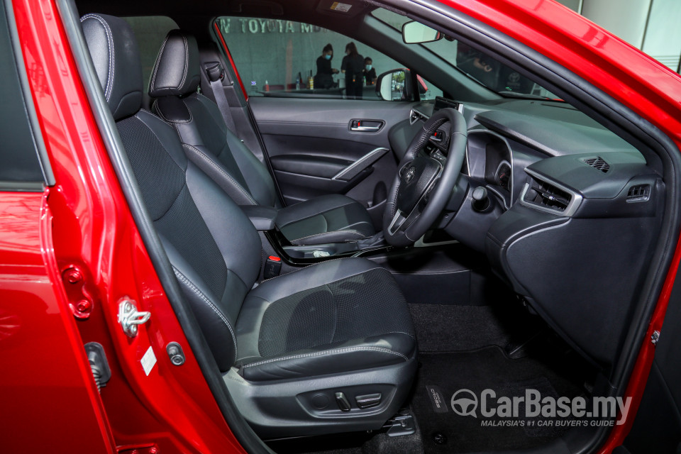 Toyota Corolla Cross XG10 (2021) Interior