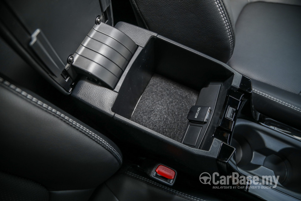Toyota Corolla Cross XG10 (2021) Interior