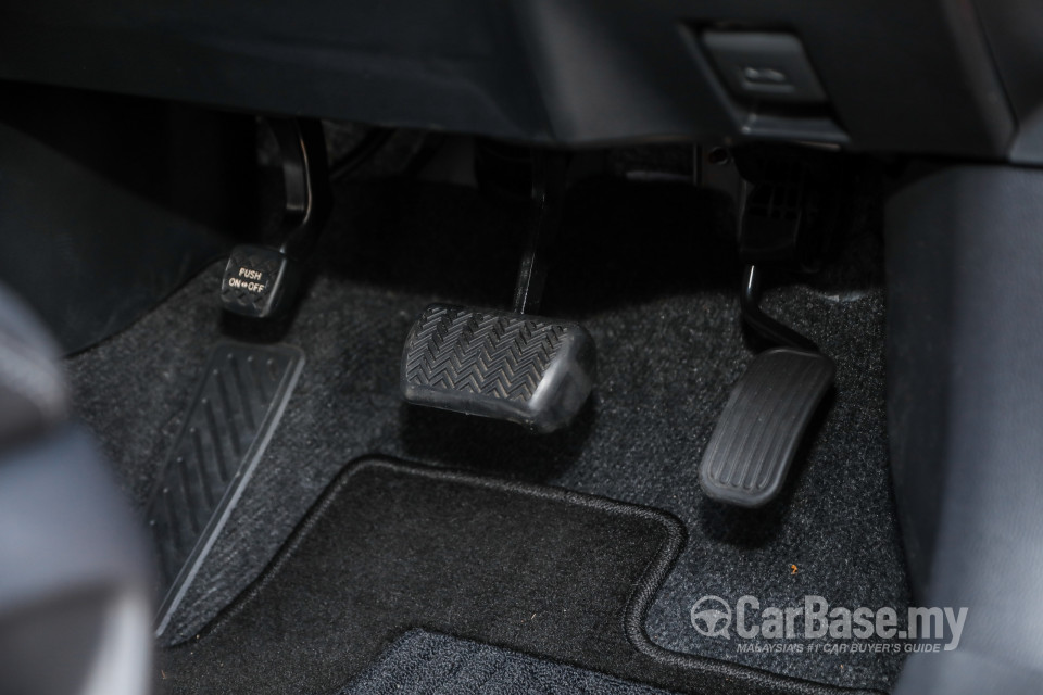 Toyota Corolla Cross XG10 (2021) Interior