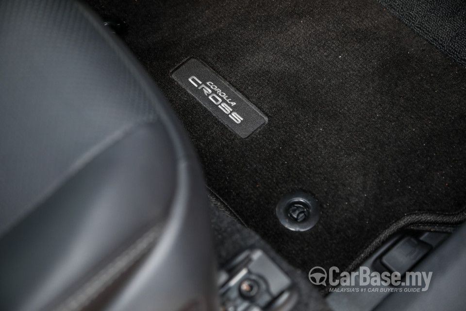 Toyota Corolla Cross XG10 (2021) Interior