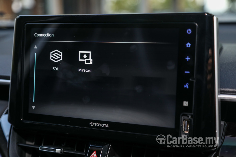 Toyota Corolla Cross XG10 (2021) Interior