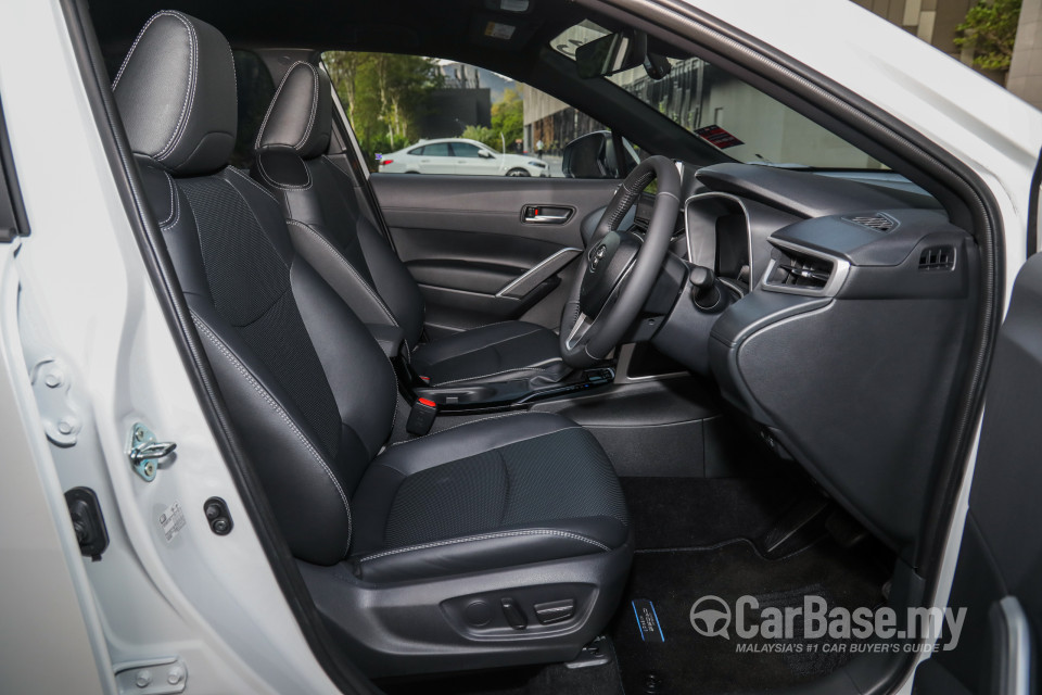Toyota Corolla Cross XG10 (2021) Interior