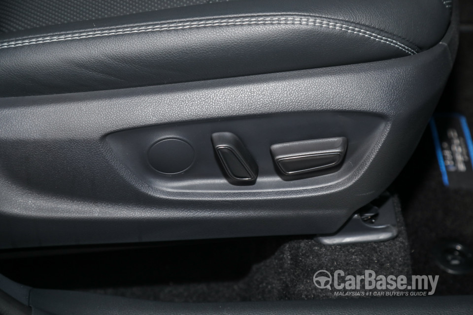 Toyota Corolla Cross XG10 (2021) Interior