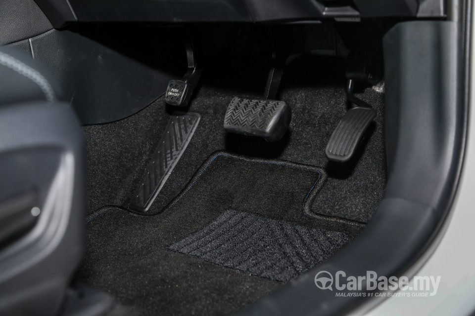 Toyota Corolla Cross XG10 (2021) Interior