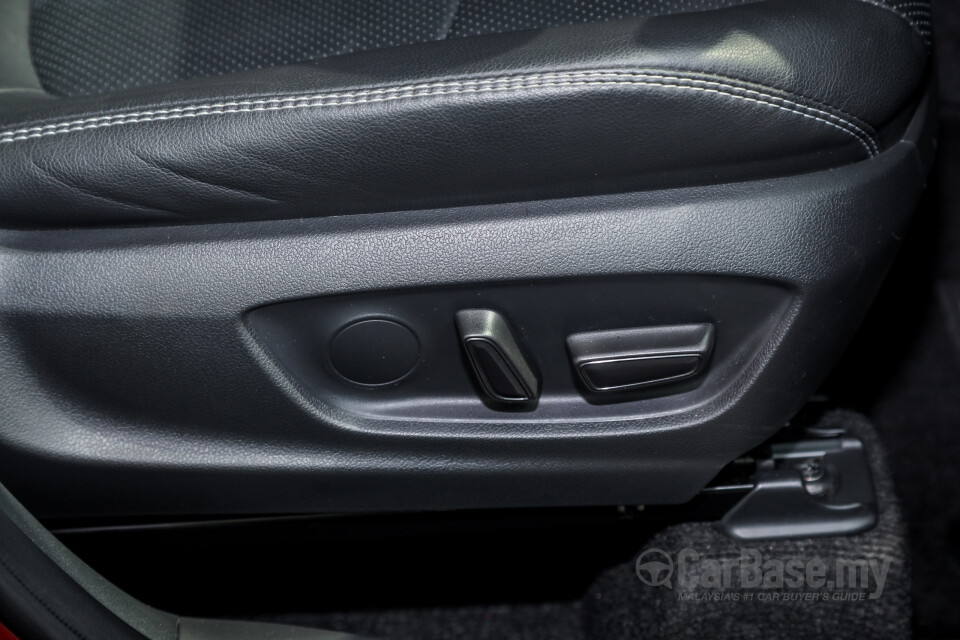 Toyota Corolla Cross XG10 (2021) Interior