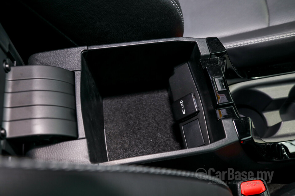 Toyota Corolla Cross XG10 (2021) Interior
