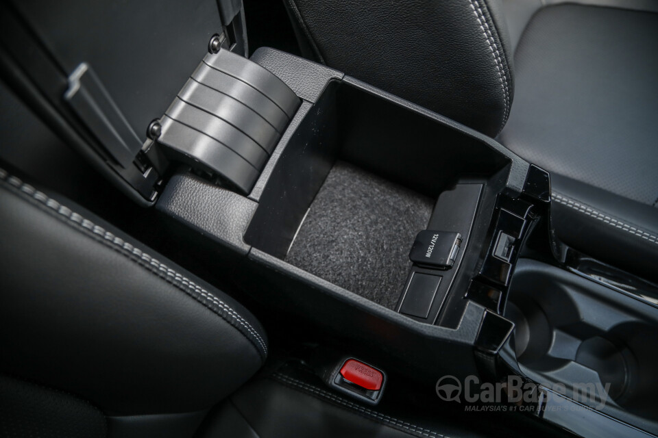 Toyota Corolla Cross XG10 (2021) Interior
