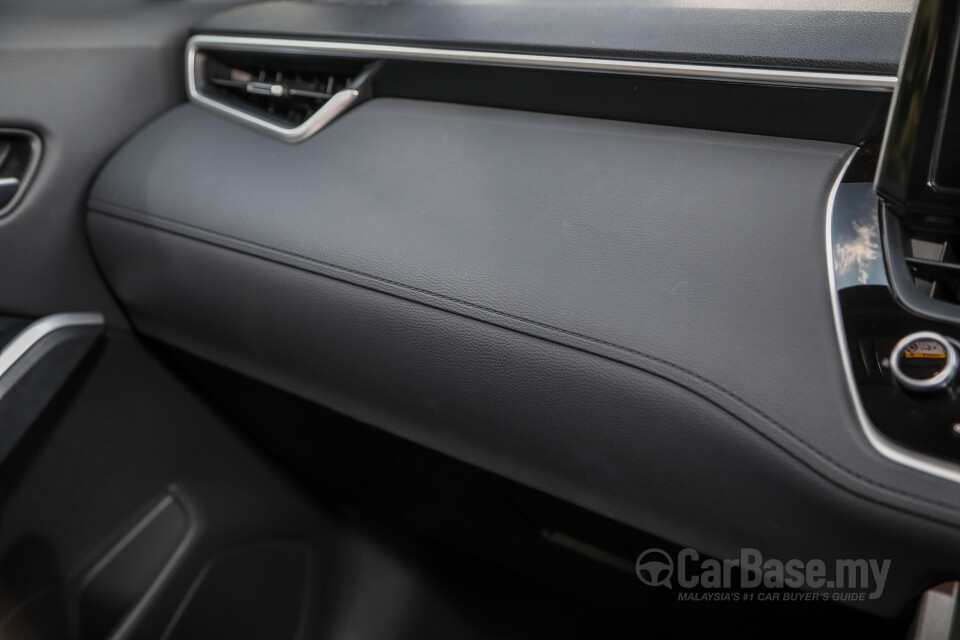 Toyota Corolla Cross XG10 (2021) Interior