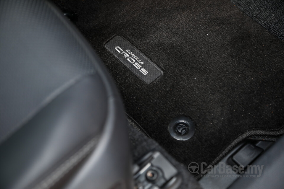 Toyota Corolla Cross XG10 (2021) Interior