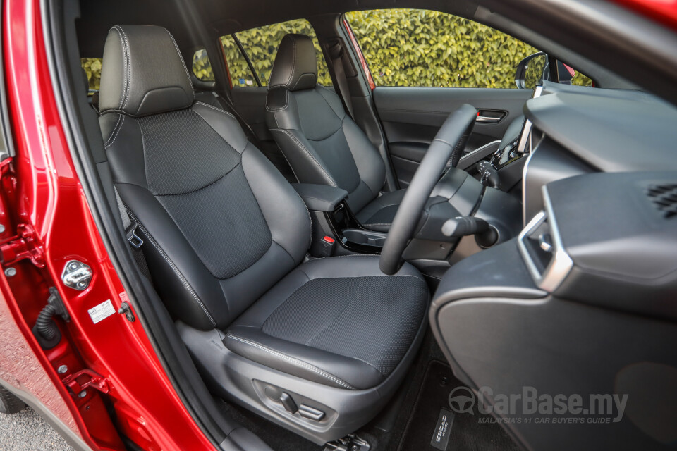 Toyota Corolla Cross XG10 (2021) Interior