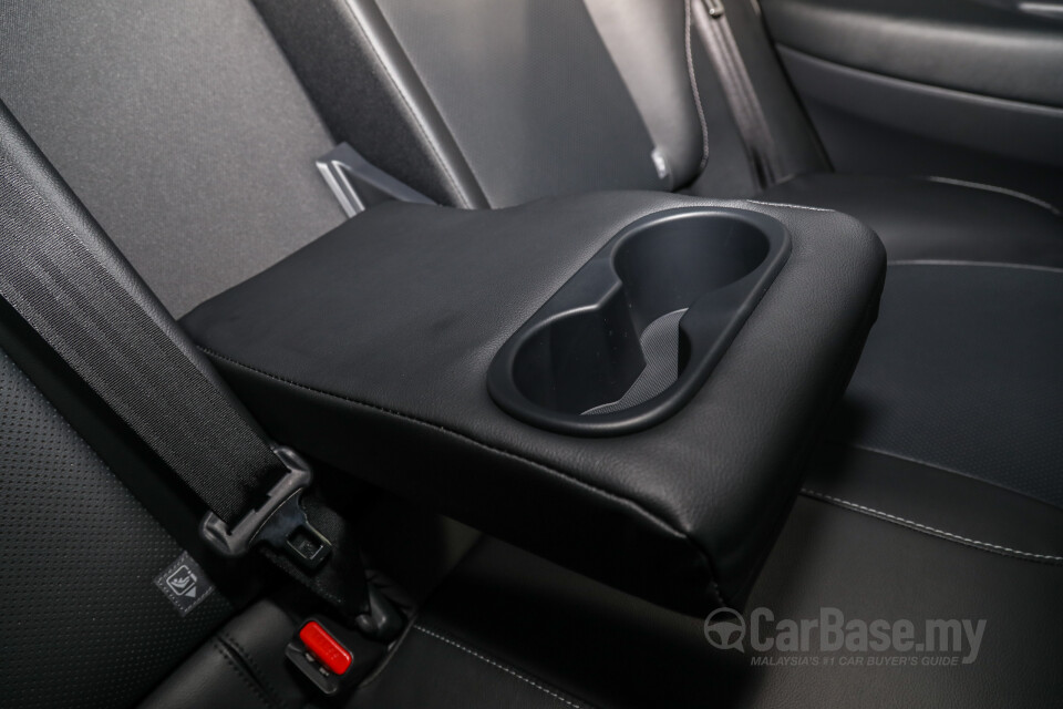 Toyota Corolla Cross XG10 (2021) Interior