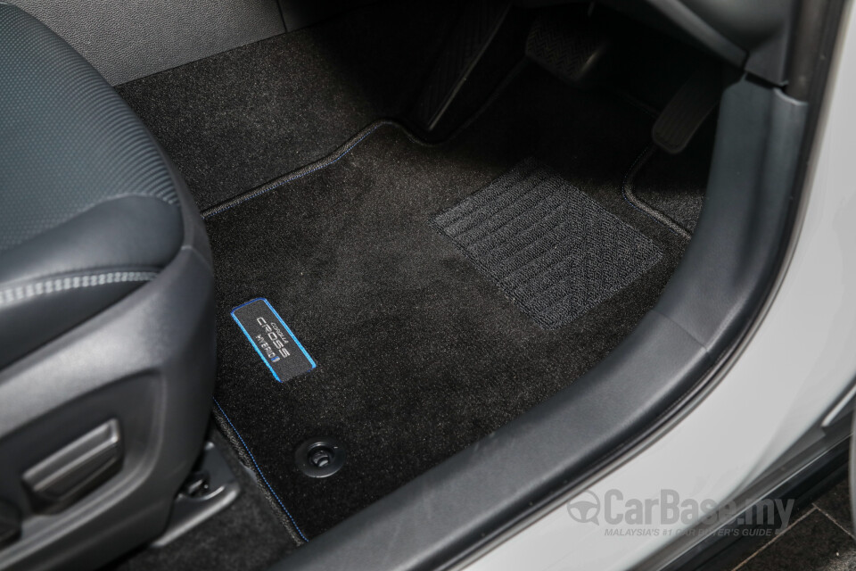 Toyota Corolla Cross XG10 (2021) Interior